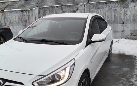 Hyundai Solaris II рестайлинг, 2013 год, 800 000 рублей, 2 фотография