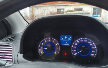 Hyundai Solaris II рестайлинг, 2013 год, 800 000 рублей, 7 фотография