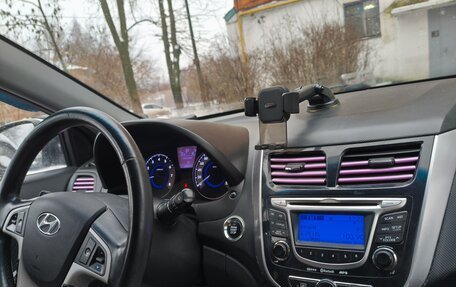 Hyundai Solaris II рестайлинг, 2013 год, 800 000 рублей, 8 фотография