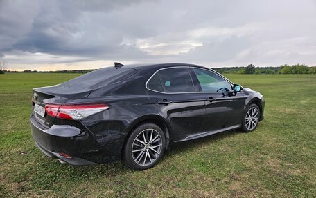 Toyota Camry, 2021 год, 2 100 000 рублей, 4 фотография