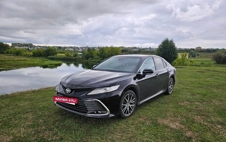 Toyota Camry, 2021 год, 2 100 000 рублей, 5 фотография