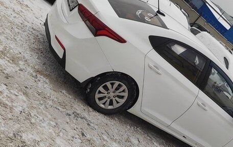 Hyundai Solaris II рестайлинг, 2018 год, 870 000 рублей, 2 фотография