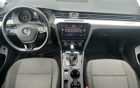 Volkswagen Passat B8 рестайлинг, 2017 год, 1 643 500 рублей, 13 фотография