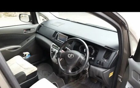 Toyota ISis I, 2009 год, 840 000 рублей, 2 фотография