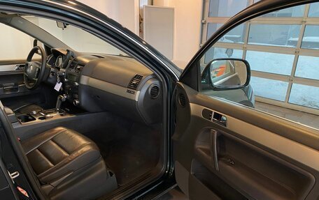 Volkswagen Touareg III, 2005 год, 915 000 рублей, 26 фотография