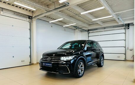 Volkswagen Tiguan II, 2021 год, 3 999 900 рублей, 2 фотография