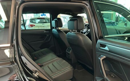 Volkswagen Tiguan II, 2021 год, 3 999 900 рублей, 18 фотография