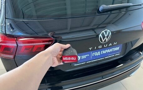 Volkswagen Tiguan II, 2021 год, 3 999 900 рублей, 24 фотография