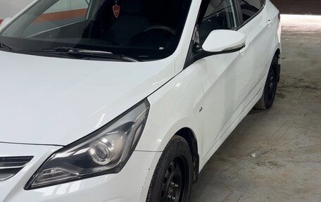 Hyundai Solaris II рестайлинг, 2015 год, 800 000 рублей, 3 фотография