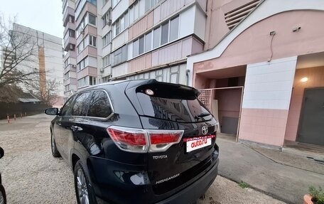 Toyota Highlander III, 2015 год, 2 700 000 рублей, 2 фотография