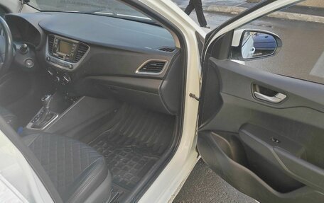 Hyundai Solaris II рестайлинг, 2017 год, 600 000 рублей, 5 фотография