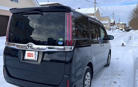 Toyota Noah III, 2019 год, 2 600 000 рублей, 4 фотография