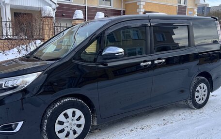 Toyota Noah III, 2019 год, 2 600 000 рублей, 3 фотография