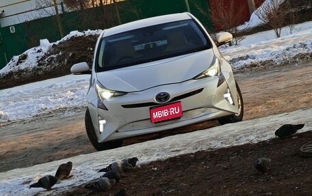 Toyota Prius IV XW50, 2015 год, 1 700 000 рублей, 1 фотография