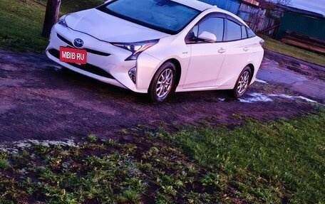 Toyota Prius IV XW50, 2015 год, 1 700 000 рублей, 3 фотография