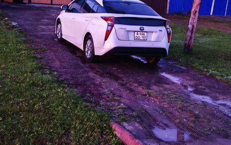 Toyota Prius IV XW50, 2015 год, 1 700 000 рублей, 4 фотография