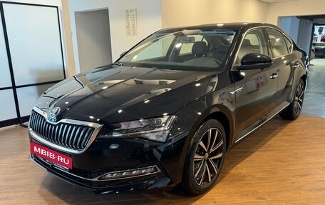 Skoda Superb III рестайлинг, 2025 год, 3 240 000 рублей, 1 фотография