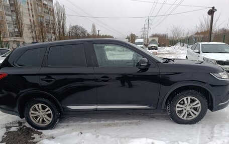 Mitsubishi Outlander III рестайлинг 3, 2019 год, 2 300 000 рублей, 4 фотография