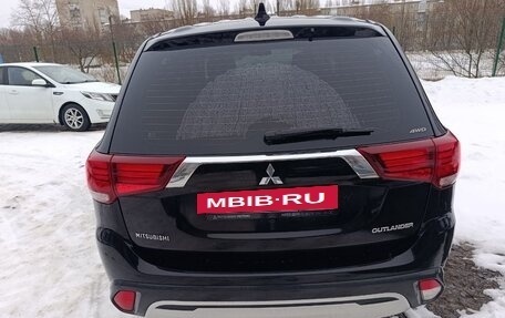 Mitsubishi Outlander III рестайлинг 3, 2019 год, 2 300 000 рублей, 6 фотография