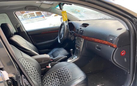 Toyota Avensis III рестайлинг, 2005 год, 700 000 рублей, 8 фотография