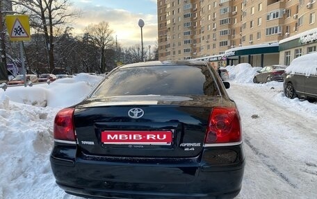 Toyota Avensis III рестайлинг, 2005 год, 700 000 рублей, 5 фотография