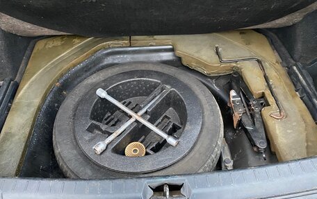 Toyota Avensis III рестайлинг, 2005 год, 700 000 рублей, 12 фотография