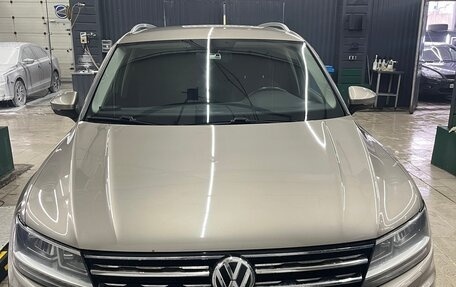 Volkswagen Tiguan II, 2018 год, 2 000 000 рублей, 1 фотография