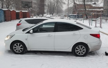 Hyundai Solaris II рестайлинг, 2013 год, 800 000 рублей, 4 фотография