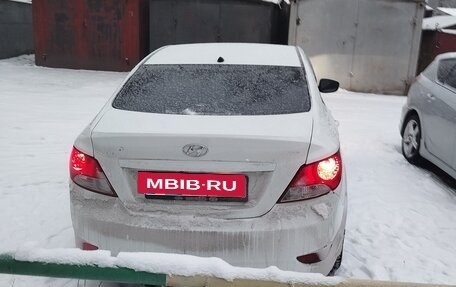 Hyundai Solaris II рестайлинг, 2013 год, 800 000 рублей, 3 фотография