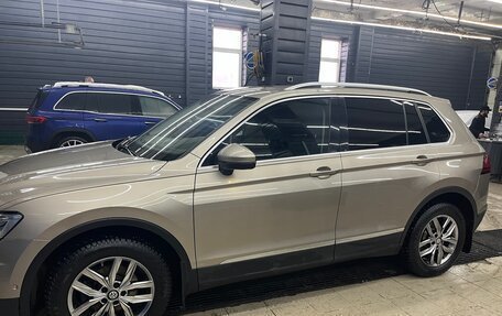 Volkswagen Tiguan II, 2018 год, 2 000 000 рублей, 5 фотография