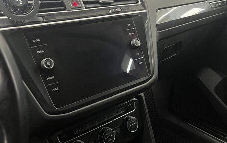 Volkswagen Tiguan II, 2018 год, 2 000 000 рублей, 10 фотография