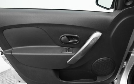 Renault Logan II, 2017 год, 990 000 рублей, 6 фотография