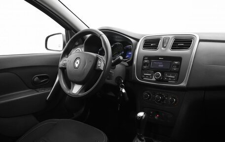 Renault Logan II, 2017 год, 990 000 рублей, 10 фотография