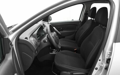 Renault Logan II, 2017 год, 990 000 рублей, 13 фотография