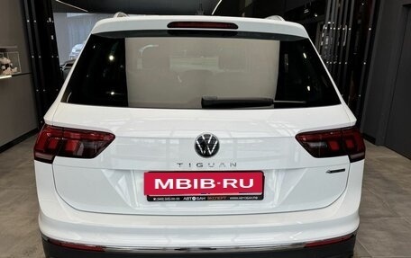 Volkswagen Tiguan II, 2021 год, 3 659 000 рублей, 6 фотография