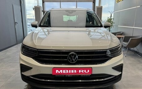 Volkswagen Tiguan II, 2021 год, 3 659 000 рублей, 2 фотография