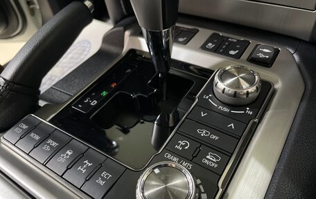 Toyota Land Cruiser 200, 2017 год, 7 500 000 рублей, 27 фотография