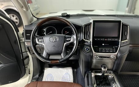 Toyota Land Cruiser 200, 2017 год, 7 500 000 рублей, 32 фотография