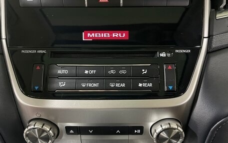 Toyota Land Cruiser 200, 2017 год, 7 500 000 рублей, 29 фотография