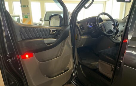 Hyundai Grand Starex Grand Starex I рестайлинг 2, 2017 год, 3 099 000 рублей, 2 фотография