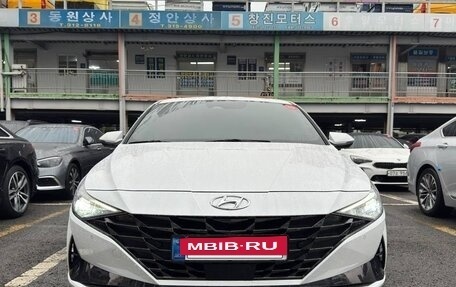 Hyundai Elantra, 2022 год, 2 200 000 рублей, 2 фотография