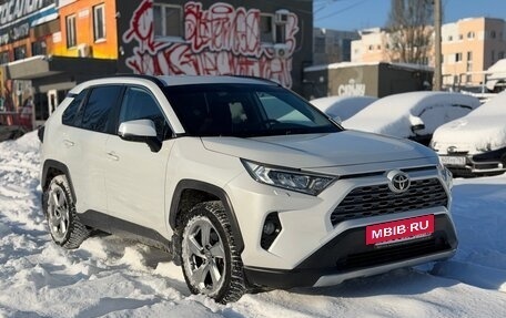 Toyota RAV4, 2020 год, 3 450 000 рублей, 3 фотография
