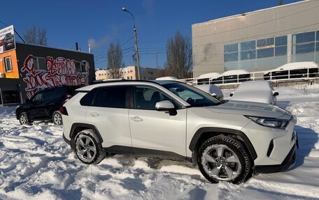 Toyota RAV4, 2020 год, 3 450 000 рублей, 4 фотография