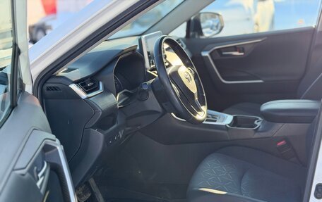 Toyota RAV4, 2020 год, 3 450 000 рублей, 9 фотография