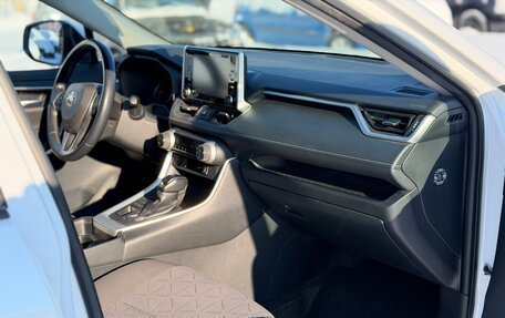 Toyota RAV4, 2020 год, 3 450 000 рублей, 10 фотография