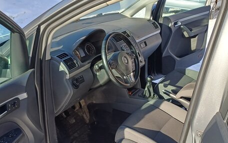 Volkswagen Touran III, 2010 год, 937 000 рублей, 2 фотография