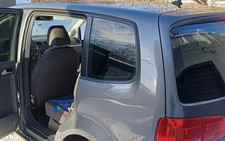 Volkswagen Touran III, 2010 год, 937 000 рублей, 6 фотография