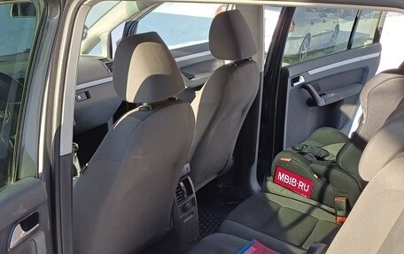 Volkswagen Touran III, 2010 год, 937 000 рублей, 3 фотография