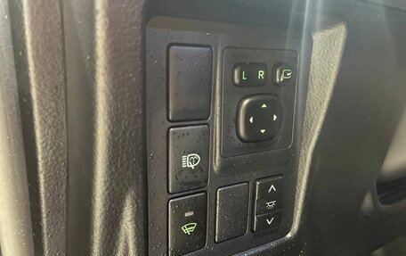 Toyota Land Cruiser Prado 150 рестайлинг 2, 2011 год, 2 850 000 рублей, 13 фотография