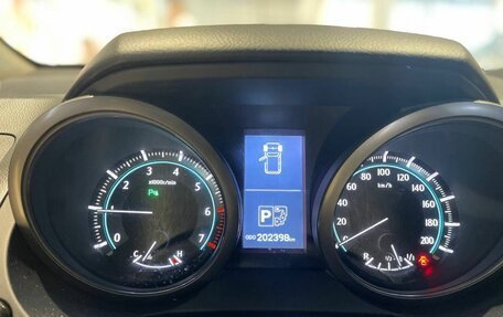 Toyota Land Cruiser Prado 150 рестайлинг 2, 2011 год, 2 850 000 рублей, 16 фотография